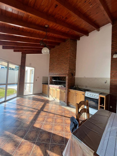 Casa En Inmejorable Zona!!