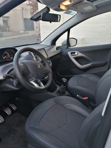 Peugeot 208 Feline 1.6 Nafta - Mod 2017