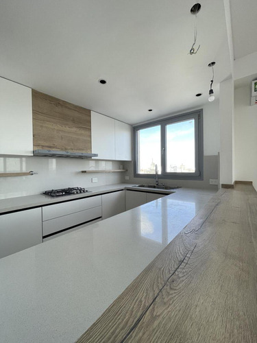 Imagen 7 de 27 de Piso - A Mts De Av. Alem - 180 Mts - Piso 14