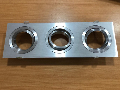 Imagem 2 de 4 de Spot Triplo Embutir Direcionavel 3x Par20 Aluminio Escovado