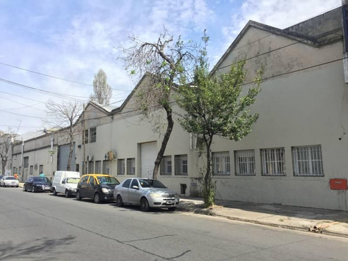 Imagen 2 de 15 de Impecable Depósito Logístico 4400m2 Con Salida A Dos Calles En Dist. Tecnológico
