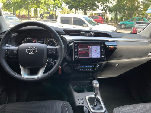Imagen 18 de 19 de Toyota Hilux Srv 4x2 At