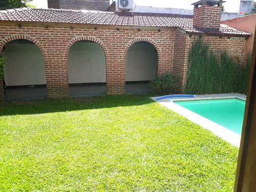 Casa En Venta - 3 Dormitorios 2 Baños - Cochera - 200mts2 - Manuel B. Gonnet, La Plata