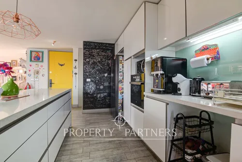 Penthouse Dúplex Con Vista Despejada En Moderno Ed...