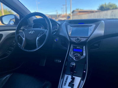 Imagem 10 de 14 de Hyundai Elantra 2014
