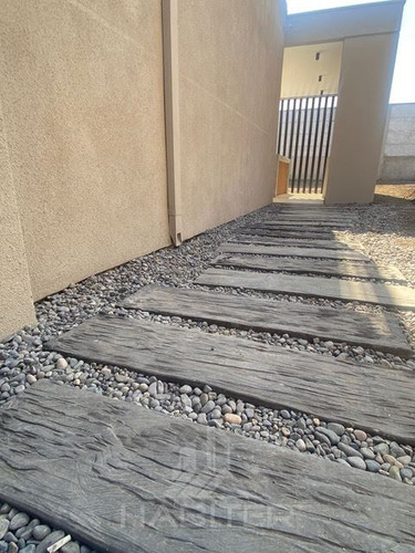 Casa En Venta De 3 Dorm. En Colina
