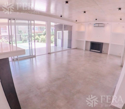 Imagen 10 de 22 de Venta De Casa 4 Ambientes Con Cochera, Fondo Libre Y Jacuzzi En Altos De Hudson Ii (26990)