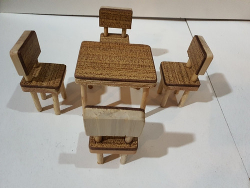Antiguo Juguete Mesas Y Sillas De Madera (Usado)