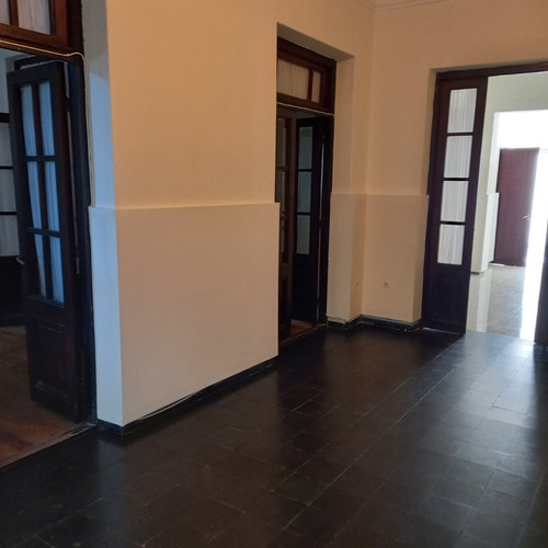 Imagen 12 de 19 de Dueño Vende Casa De Época Remodelada, Planta Baja, En Zona Tranquila De Pocitos. 120 Mts Cuadrados Superficie Total Del Terreno. Con Garaje Y Patio.