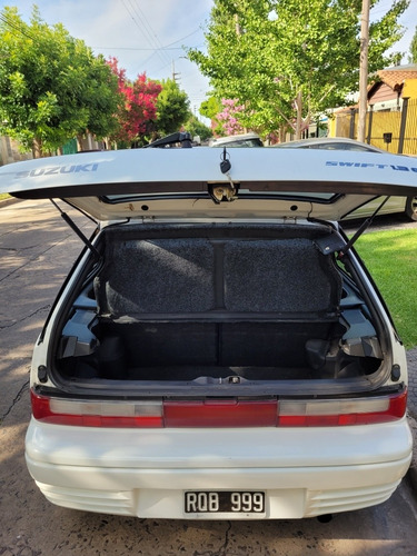 Imagen 11 de 15 de Suzuki Swift 1.3 Twincam 16 Valve