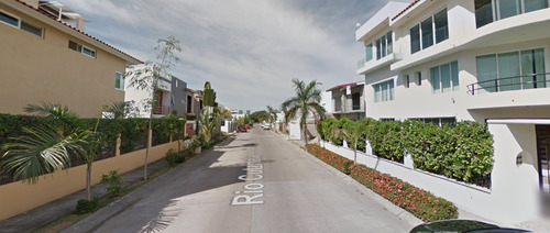 Venta De Casa En Col. Fluvial Vallarta, Jalisco.