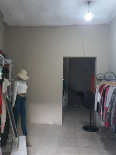 Imagen 2 de 14 de Local Y Vivienda 3 Ambientes, Apta Para Construir 2da Planta
