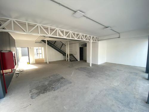 Excelente Local En Arriendo 2 Oriente Entre 12 Y 13 Norte.