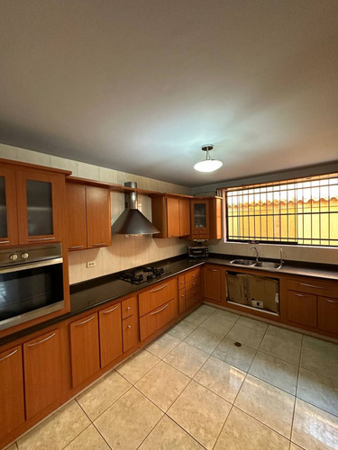 Saidsa Viccionacce Vende Casa En Urbanizacion Colinas De Santa Elena Al Este De Barquisimeto