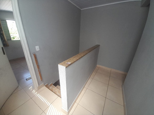 Casa De 7 Cômodos,2 Quartos 2 Banheiros 3 Salas