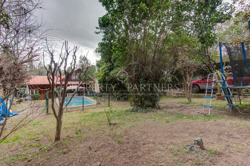 Casa Con Un Gran Terreno, Increíble Oportunidad. 