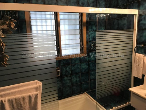 Hermosa Casa De Una Planta Con Grandes Espacios Y Bella Terraza En Santa Paula. Mls # 25-13494 Lp