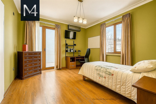 Casa En Venta De 4 Dorm. En Ñuñoa