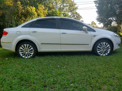 Fiat Linea 2013 1.8 16v Essence Flex Dualogic 4p