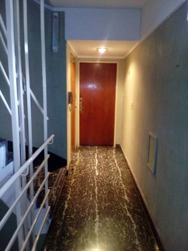 Excelente Semipiso De Cuatro Ambientes Al Frente Con Balcón Dos Baños Lavadero Separado Muy Luminoso