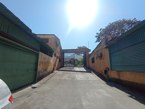 Re/max 2mil Alquila 4 Galpones En La Avenida 31 De Julio, Sector Guatamare. Isla De Margarita, Estado Nueva Esparta