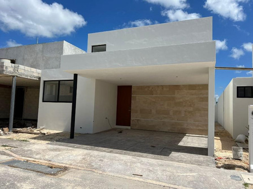 Casa En Venta En Conkal, Yucatán Dentro De Privada Exclusiva