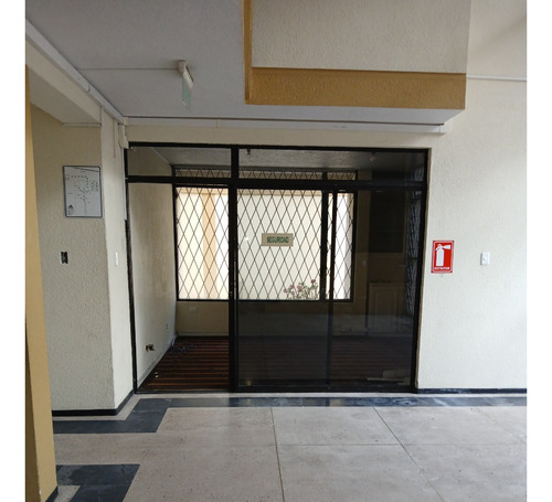 Oficinas 6 Ambientes Centro Norte Quito, Electricidad Y Agua 24/7