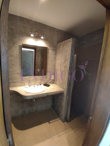 Muy Buena Casa En Alquiler A Pasitos Del Agua En Montoya, 5 Dormitorios .- Ref: 208