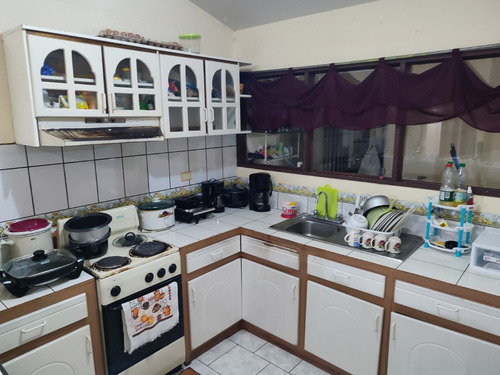 Buscamos Roomies Tranquilos (18-30 Años) Estudiante O Joven Independiente, Casa Compartida, Segura Y Con Buen Ambiente.