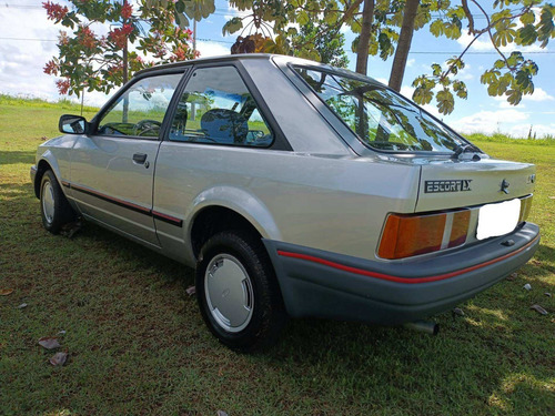 Imagem 4 de 12 de Ford Escort 1.6 Lx 8v Gasolina 2p Manual