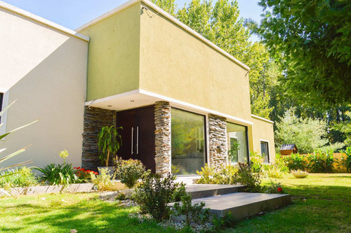 Casa C/ Pileta En Venta - Plottier - Neuquén