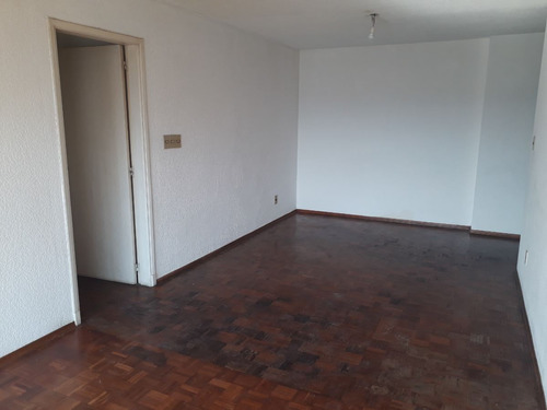 Venta 2 Dormitorios Piso Alto Amplios Ambientes Terrazas