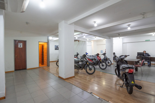 Imagen 3 de 16 de Venta Local 350 M2 Frente A Central De Policias