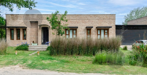 Casa En Venta - Barrio Fincas De San Vicente Chacras