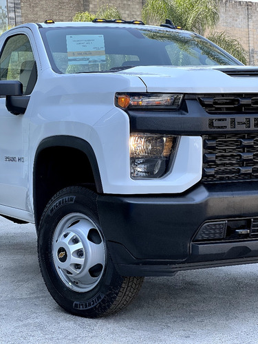 Chevrolet Silverado 6.6 3500 Chasis Cab V8 At