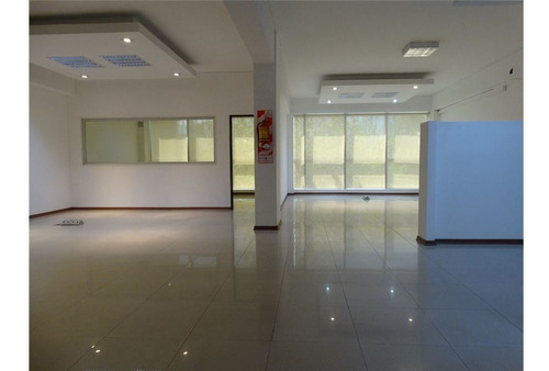 Imagen 14 de 30 de Edificio Corporativo / 7 Años / 5 Pisos