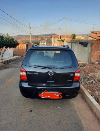Imagem 2 de 11 de Nissan Livina 2011 1.8 Sl Flex Aut. 5p