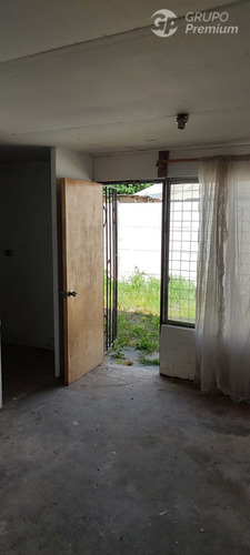 Casa En Venta De 2 D, 1 B, Amplio Patio, En Villa Alegre