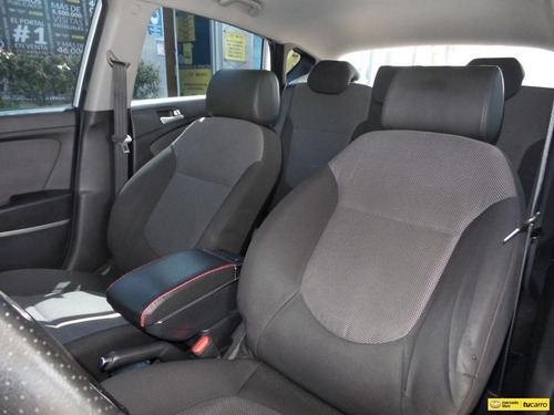 Imagen 13 de 15 de Hyundai I25 Accent Gl