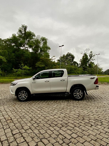 Imagem 8 de 10 de Hilux Cd 4x4 Srx