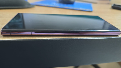 Teléfono celular de color violeta oscuro - Excelente (Reacondicionado)