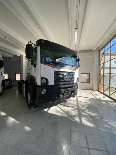 Volkswagen Constellation 33.460 6x4