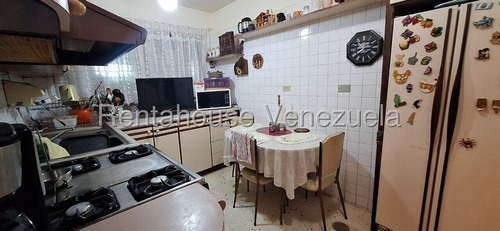 Edificio Con Local Comercial A Pie De Calle En Venta En Los Chorros 25-21914 Cs