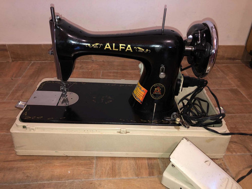 Maquina De Coser Alfa A Pedal Española (Usado)