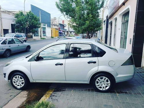 Imagen 3 de 7 de Ford Fiesta Max Mod 2011 Gnc Ambiente Plus Impecable
