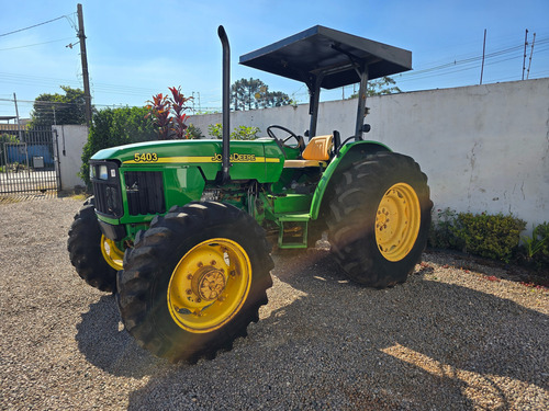 Trator John Deere 5403 - Ano 2003 - 4x4 Traçado