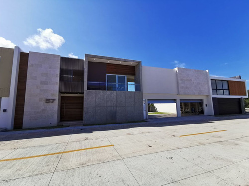 Casa Lujosa En Residencia En Las Palmas Green Con Alberca
