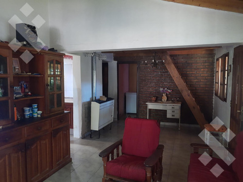 En Venta, Casa De 3 Habitaciones Y Quincho, Plottier.