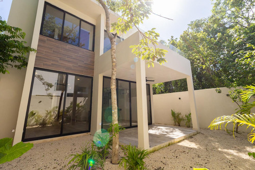 Casa En Venta En Privada Residencial Playa Del Carmen (1187)