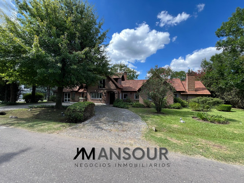 Chalet Sobre Lote De 1550m2 En Esquina Country San Diego